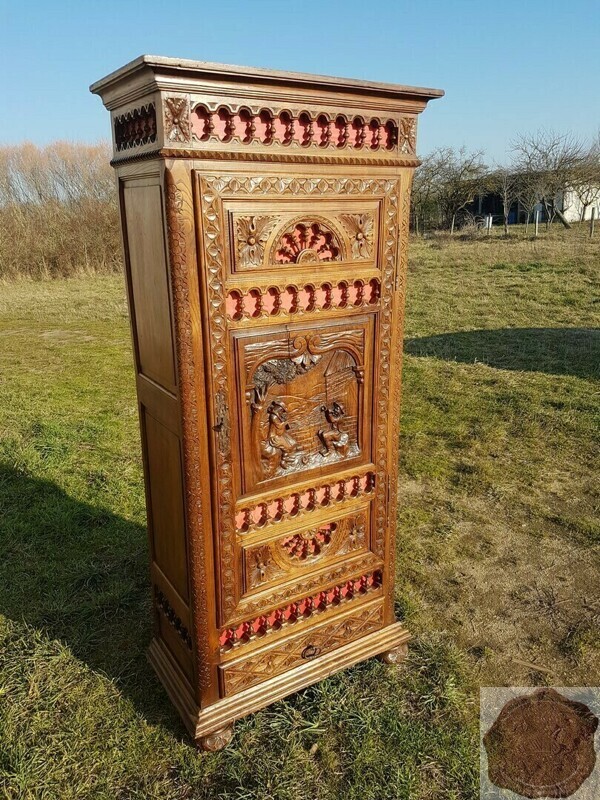 Антикварный однодверный шкаф в бретонском стиле